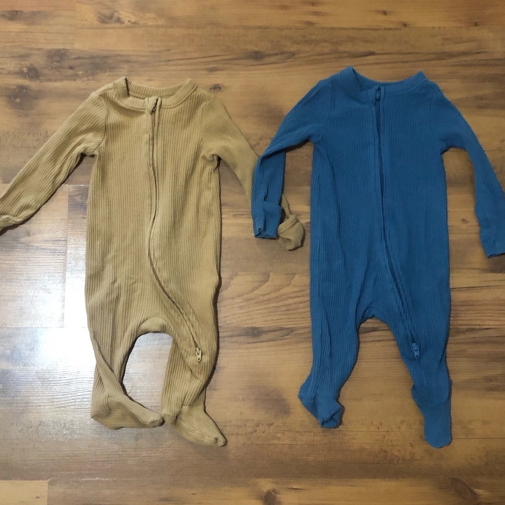 Old navy 0-3 sleepers